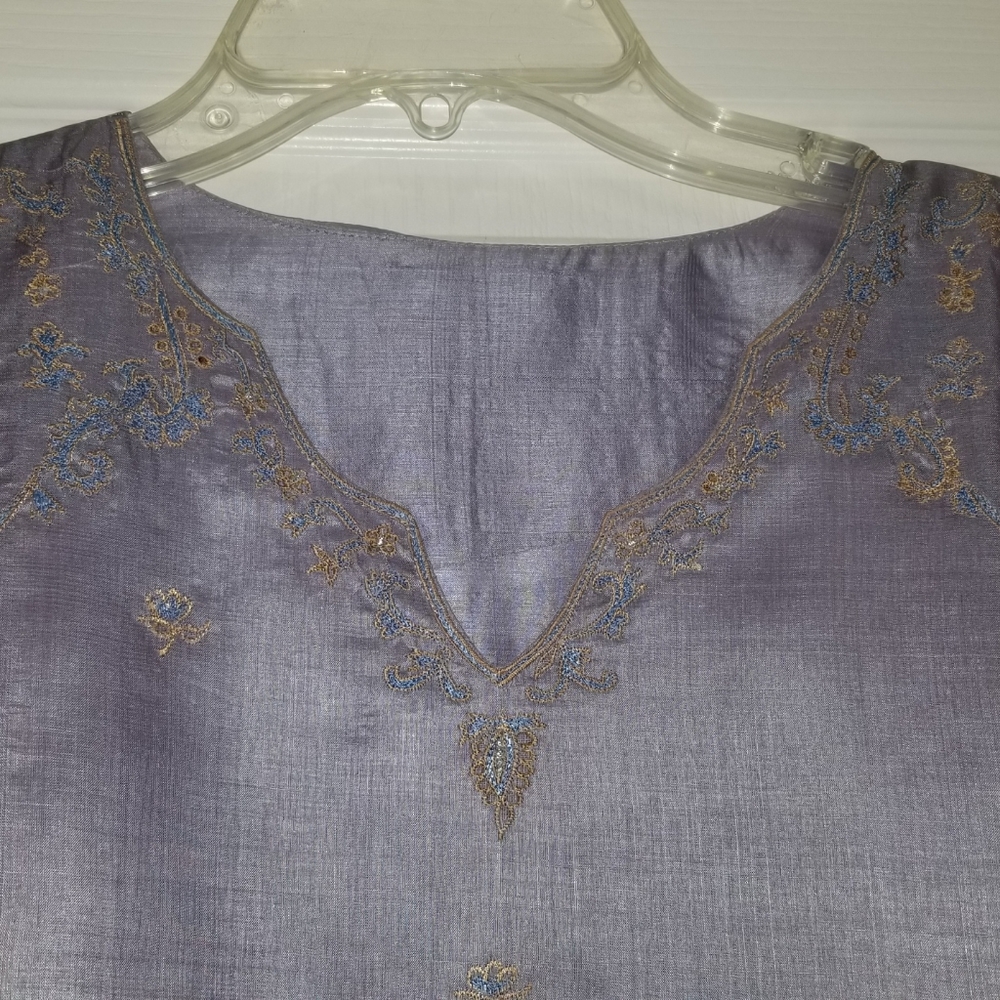 Silk Salwar Kamiz with scarf New.